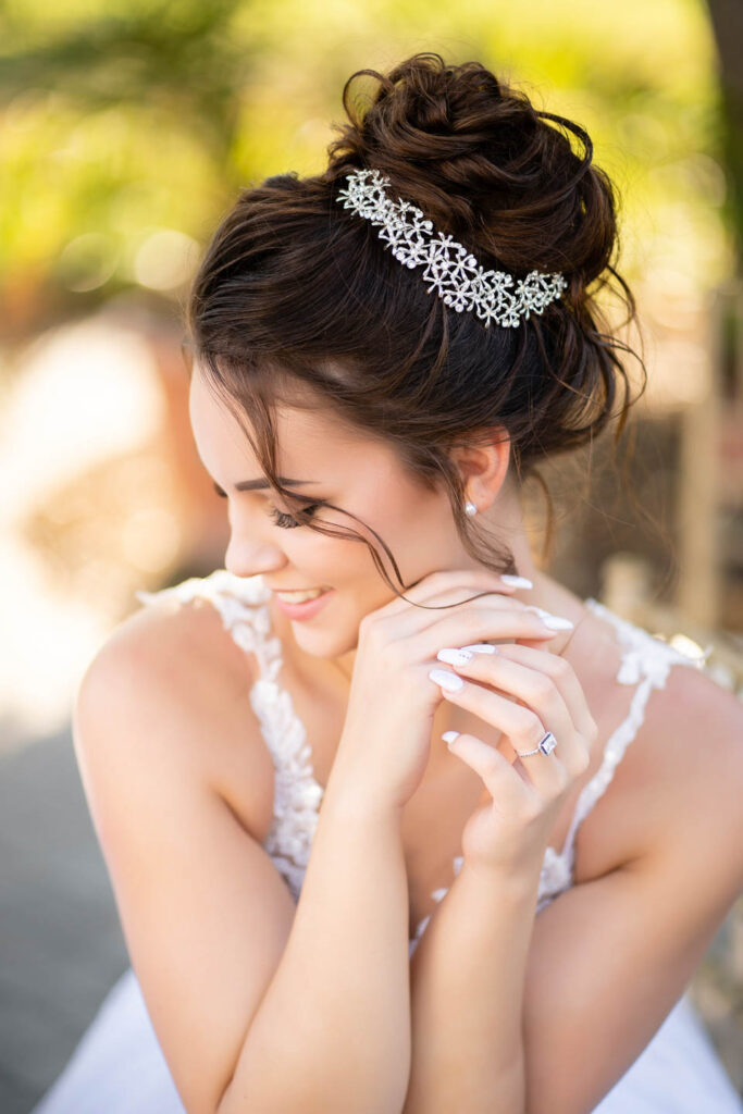 Beautyfull bride smiling. Professional wedding photographer Vienna.